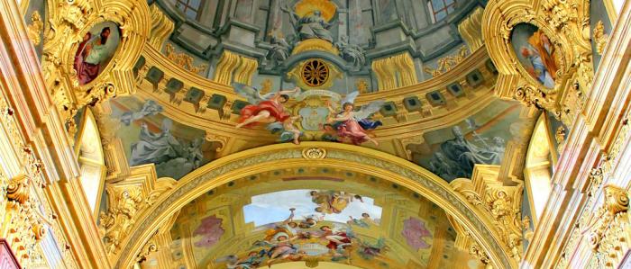 plafond met bogen in kerk plafond met bogen in kerk