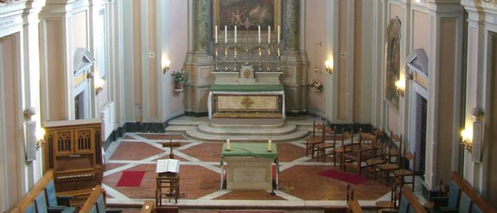 interieur van een kerk interieur van een kerk